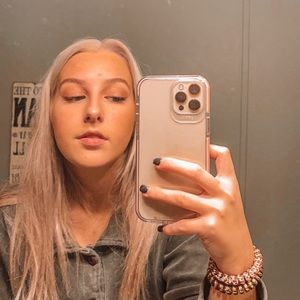 Meet your Posher, Elizabeth